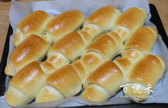 在家烤面包,配方自己改,低糖無(wú)油更健康,做法太簡(jiǎn)單了